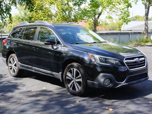 Used 2018 Subaru Outback 2.5i Limited AWD/4WD image 3