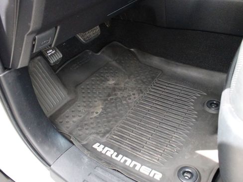 Used 2017 Toyota 4Runner Limited AWD/4WD image 26