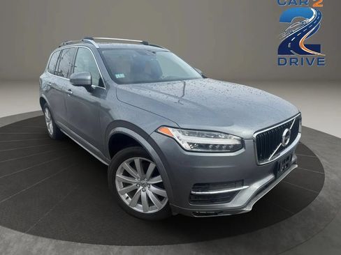 Used 2019 Volvo XC90 T5 Momentum w/ Multimedia Package AWD/4WD image 2