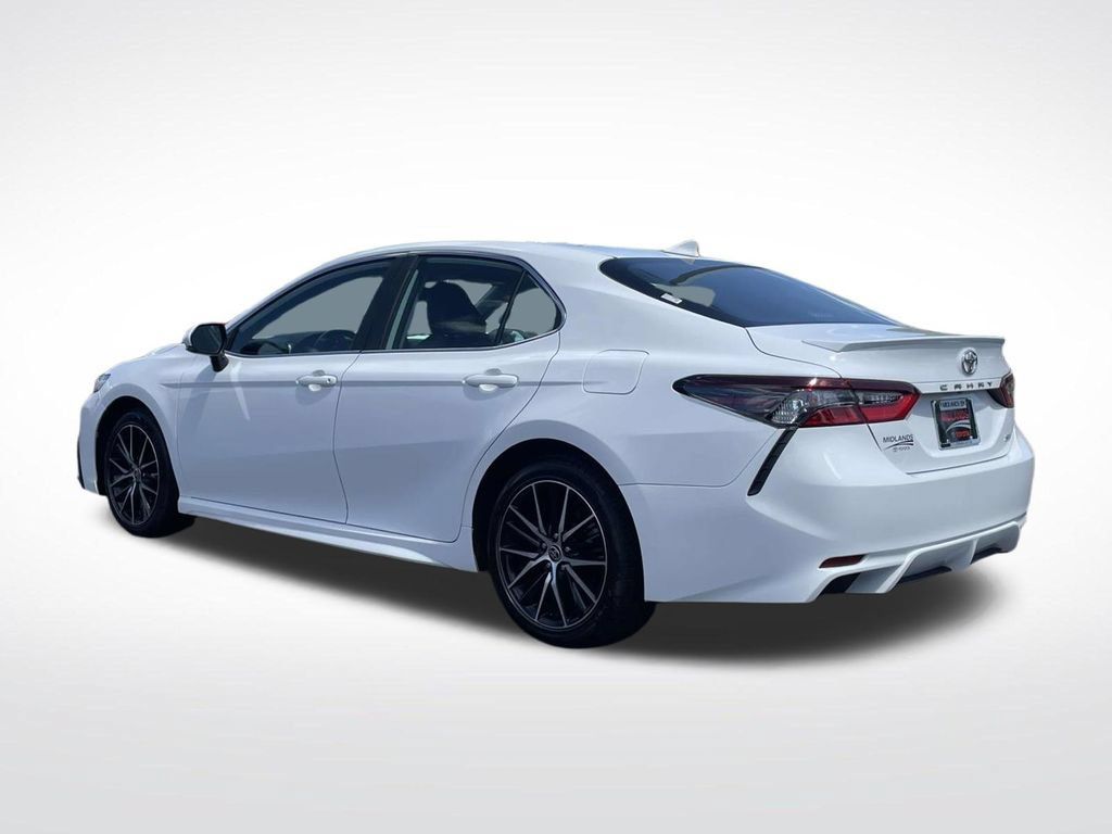 Used 2024 Toyota Camry SE w/ Convenience Package FWD image 4