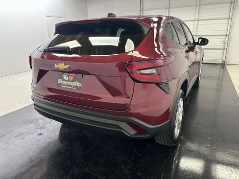 Used 2024 Chevrolet Trax LS image 21