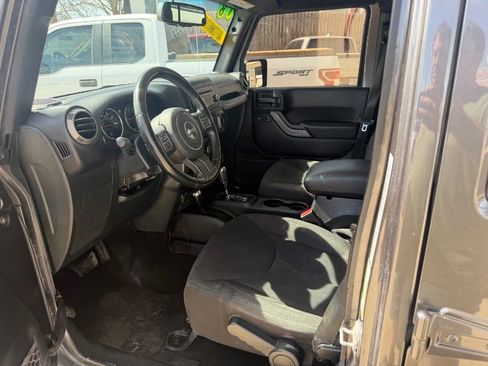 Used 2018 Jeep Wrangler Unlimited Sport S AWD/4WD image 7