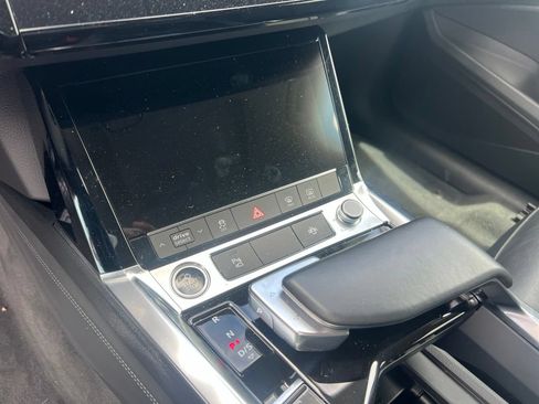 Used 2022 Audi e-tron Premium AWD/4WD image 26
