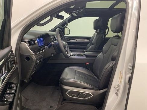 Used 2023 Jeep Wagoneer L 4WD w/ Premium Group I image 9