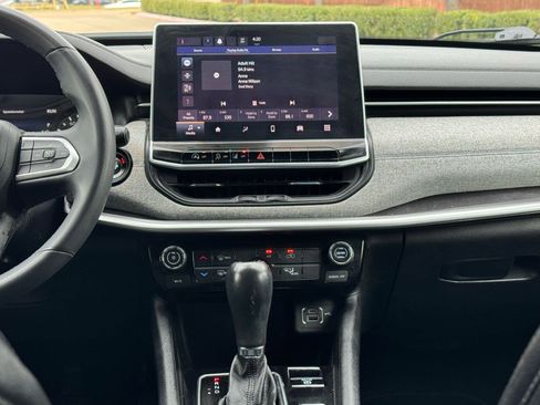 Used 2023 Jeep Compass Latitude image 25