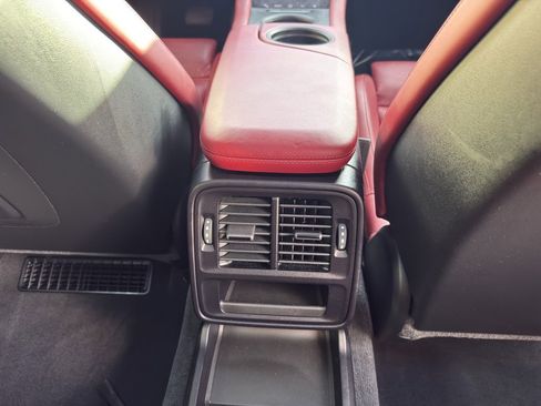 Used 2022 Porsche Taycan image 34