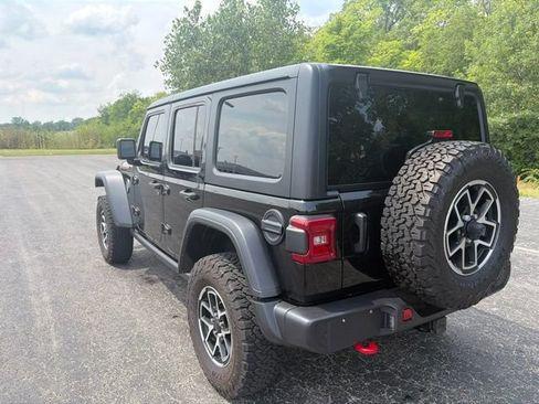 Used 2024 Jeep Wrangler Unlimited Rubicon w/ Convenience Group AWD/4WD image 10