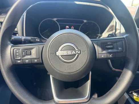 Used 2023 Nissan Rogue S FWD image 17