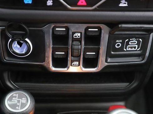 Used 2025 Jeep Wrangler Unlimited Sahara image 23