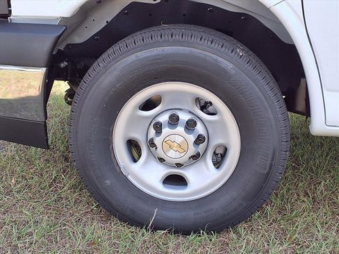 New 2025 Chevrolet Express 2500 w/ Driver Convenience Package image 24