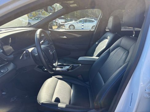 Used 2025 Buick Envista Sport Touring image 27
