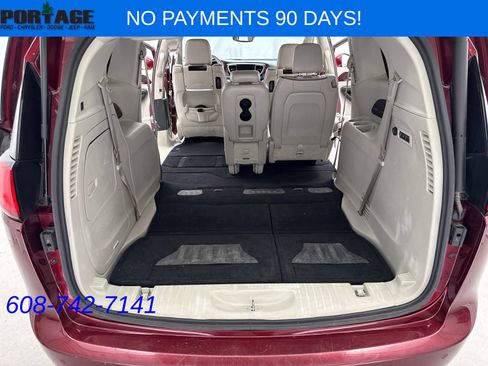 Used 2018 Chrysler Pacifica Limited FWD image 28