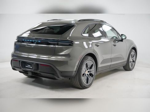 Used 2025 Porsche Macan 4S Electric image 10