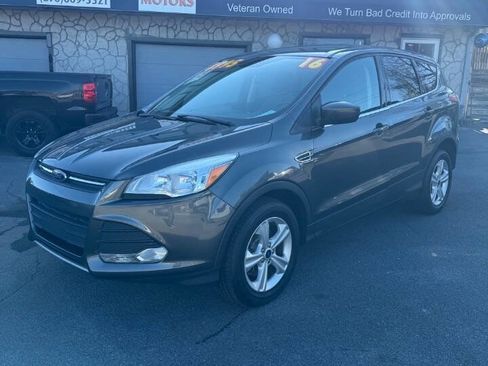 Used 2016 Ford Escape SE image 1