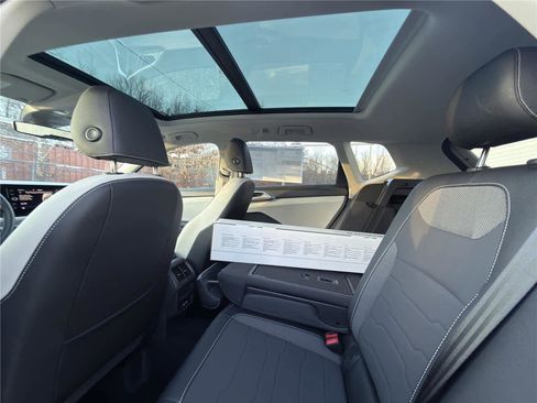 New 2026 Volkswagen Taos SE image 17