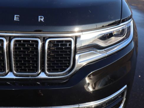 Used 2025 Jeep Wagoneer L Series II w/ 8-pass Seating Package image 10