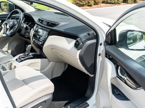 Used 2022 Nissan Rogue Sport SL w/ Premium Package AWD/4WD image 11