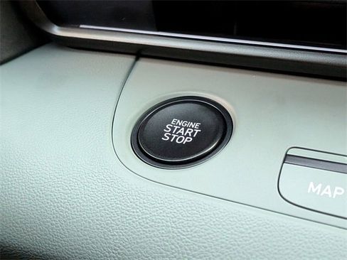 Used 2025 Hyundai Elantra Limited image 24