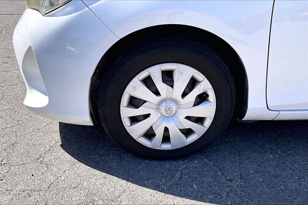 Used 2015 Toyota Yaris L FWD image 7