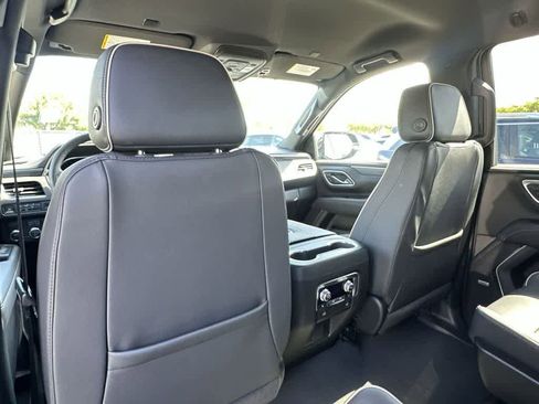 Used 2024 GMC Yukon SLT w/ SLT Luxury Package RWD image 23