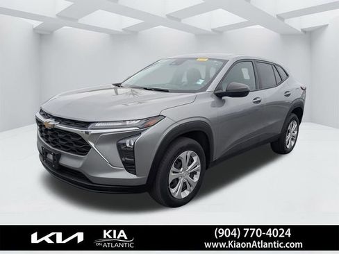 Used 2024 Chevrolet Trax LS w/ Driver Confidence Package image 7