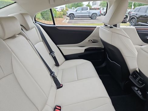 Used 2023 Lexus ES 350 w/ Premium Package FWD image 9