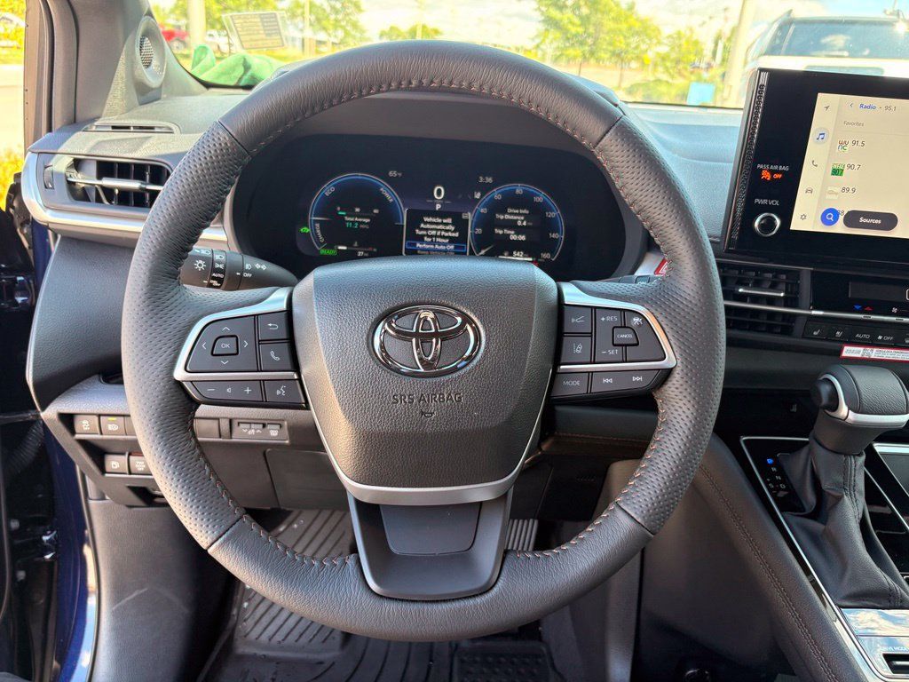 Used 2026 Toyota Sienna Platinum AWD/4WD image 21