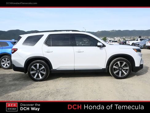 Certified 2024 Honda Pilot Touring image 5