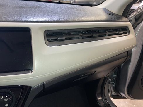 Used 2018 Honda HR-V LX image 32
