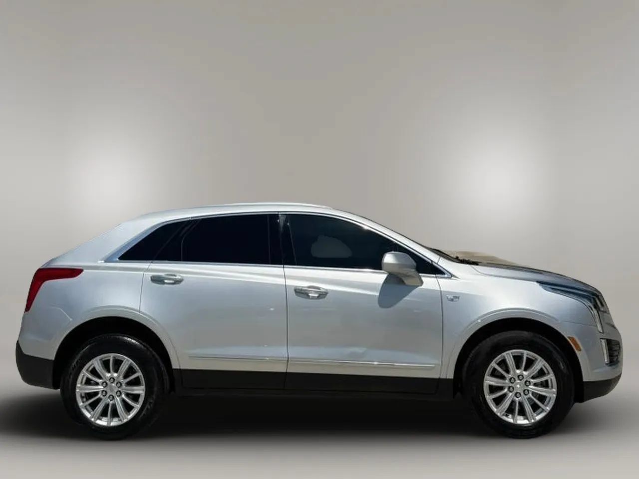 Used 2018 Cadillac XT5 FWD image 4