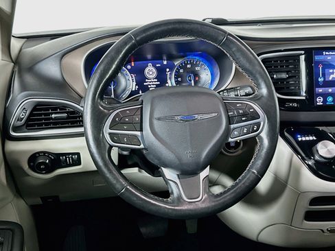 Used 2019 Chrysler Pacifica Touring-L w/ Advanced Safetytec Group FWD image 26