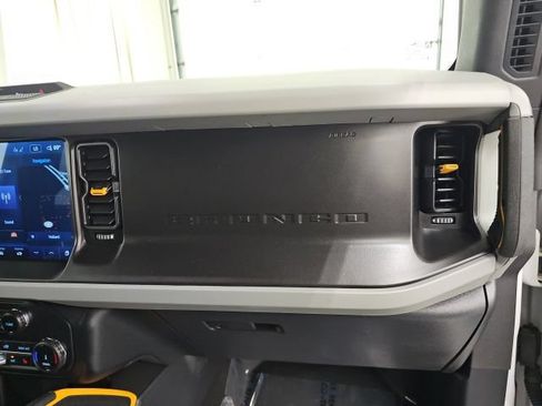 Used 2022 Ford Bronco Badlands w/ Sasquatch Package AWD/4WD image 38