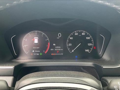 Used 2023 Honda Pilot Touring image 6