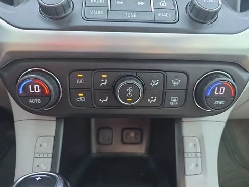 Used 2017 GMC Acadia SLT FWD image 32