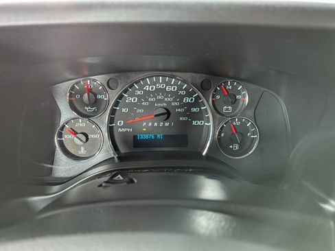 Used 2018 Chevrolet Express 2500 w/ Driver Convenience Package RWD image 3