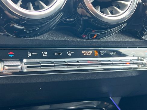 Used 2023 Mercedes-Benz GLB 250 image 19