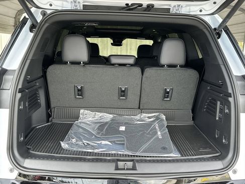 New 2026 GMC Acadia Denali w/ Super Cruise Package FWD image 33