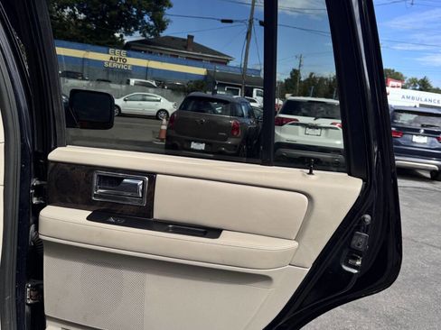 Used 2016 Lincoln Navigator Select image 20