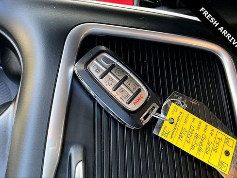 Used 2024 Chrysler Pacifica Touring-L image 34