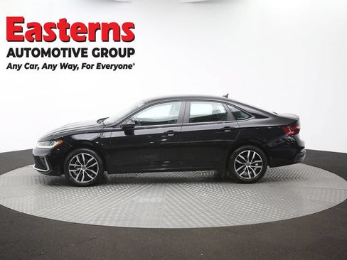 Used 2025 Volkswagen Jetta SE FWD image 58