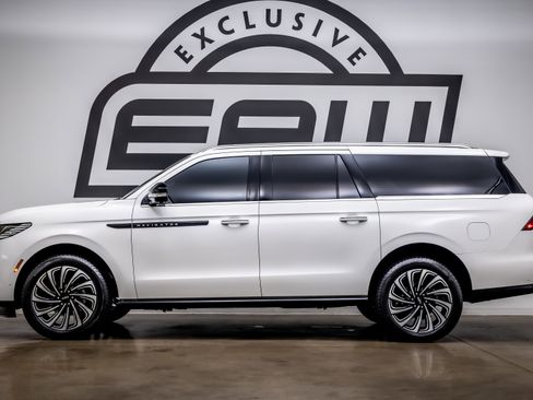Used 2025 Lincoln Navigator L Black Label AWD/4WD image 5