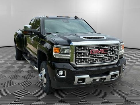 Used 2018 GMC Sierra 3500 Denali w/ Duramax Plus Package AWD/4WD image 7