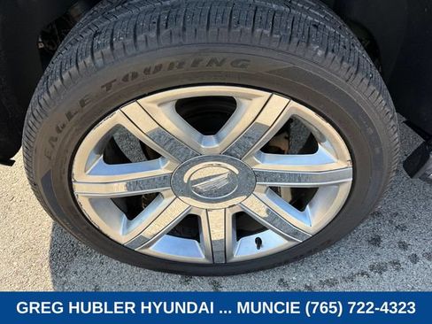 Used 2019 Cadillac Escalade Luxury AWD/4WD image 10