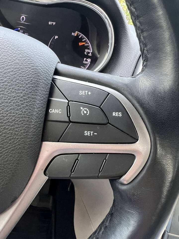 Used 2020 Jeep Grand Cherokee Laredo AWD/4WD image 22