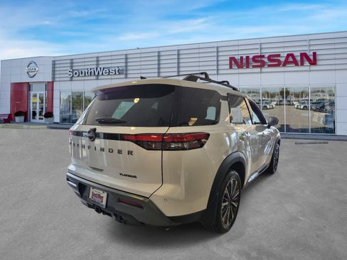 New 2026 Nissan Pathfinder Platinum FWD image 5