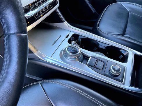 Used 2021 Ford Explorer XLT w/ Equipment Group 202A image 16