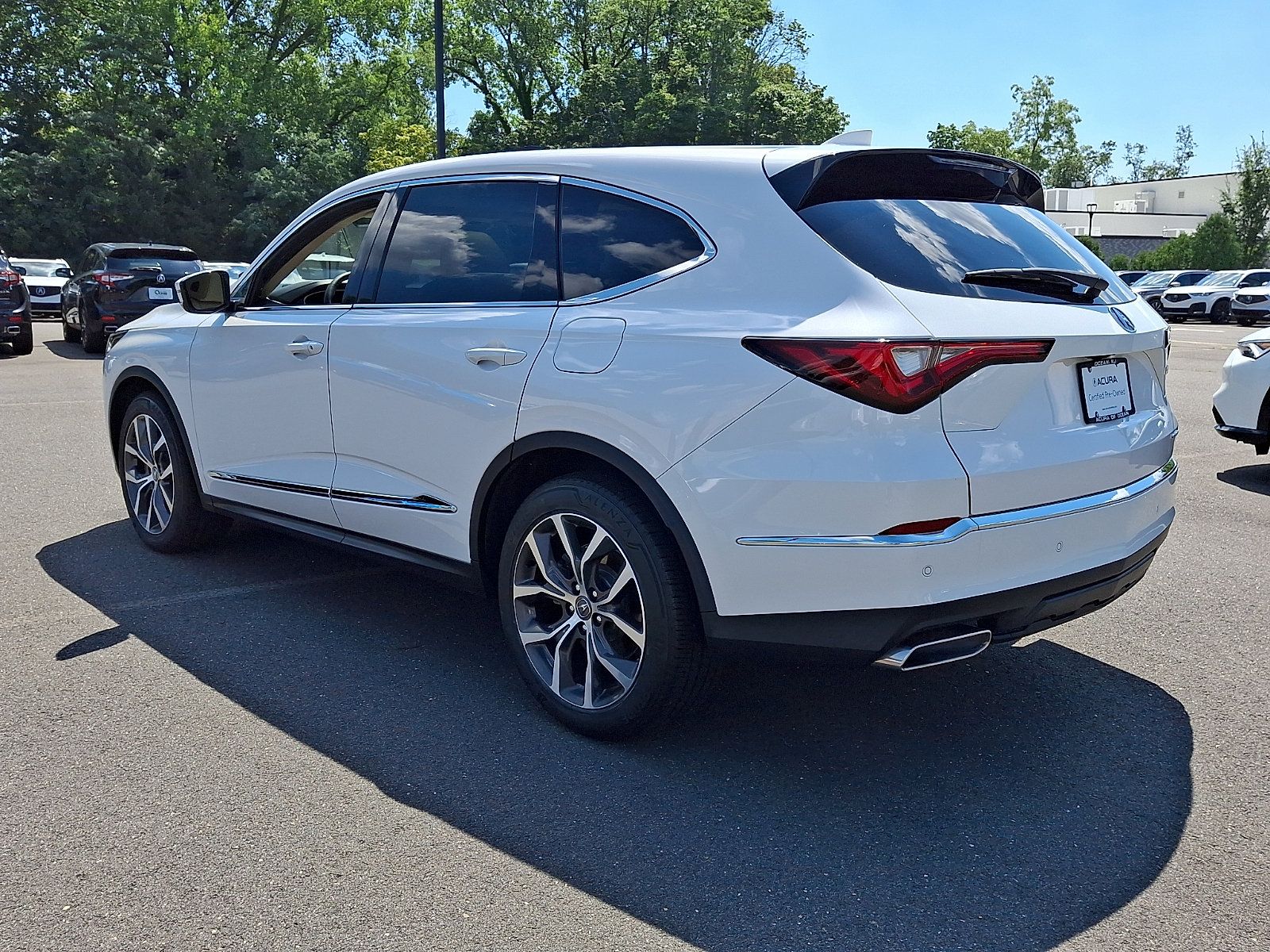 Certified 2024 Acura MDX w/ Technology Package AWD/4WD image 4