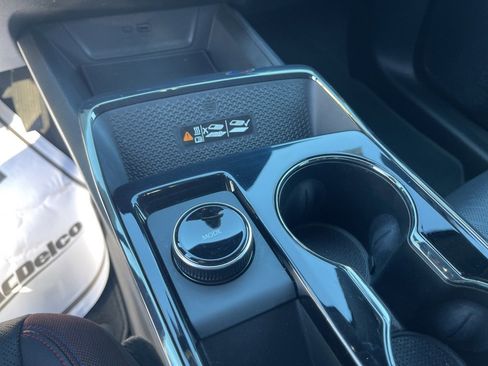 Certified 2025 Chevrolet Equinox RS w/ Safety and Technology Package image 35