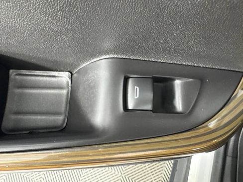 Used 2020 GMC Acadia SLE w/ Driver Convenience Package FWD image 45