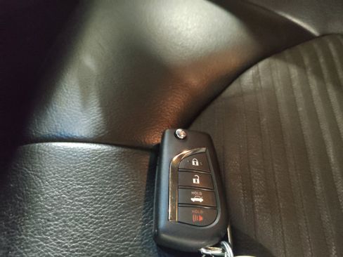 Used 2020 Toyota Camry SE FWD image 32
